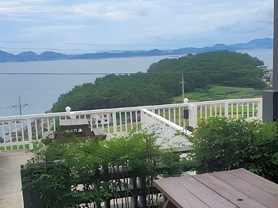 Whales Dream Pension