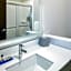 Holiday Inn Express and Suites Medford By IHG