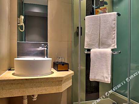 Ease Hotel (Ningbo Tianyi Sqaure Jiangxiaqiao Metro Station)