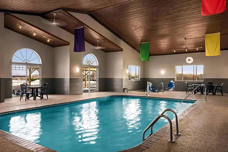Country Inn & Suites by Radisson, Dubuque, IA