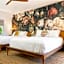 Fleur Noire Hotel