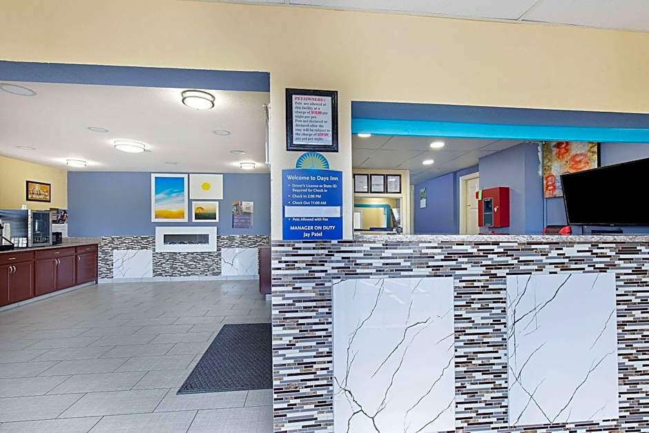 Days Inn by Wyndham Holladay