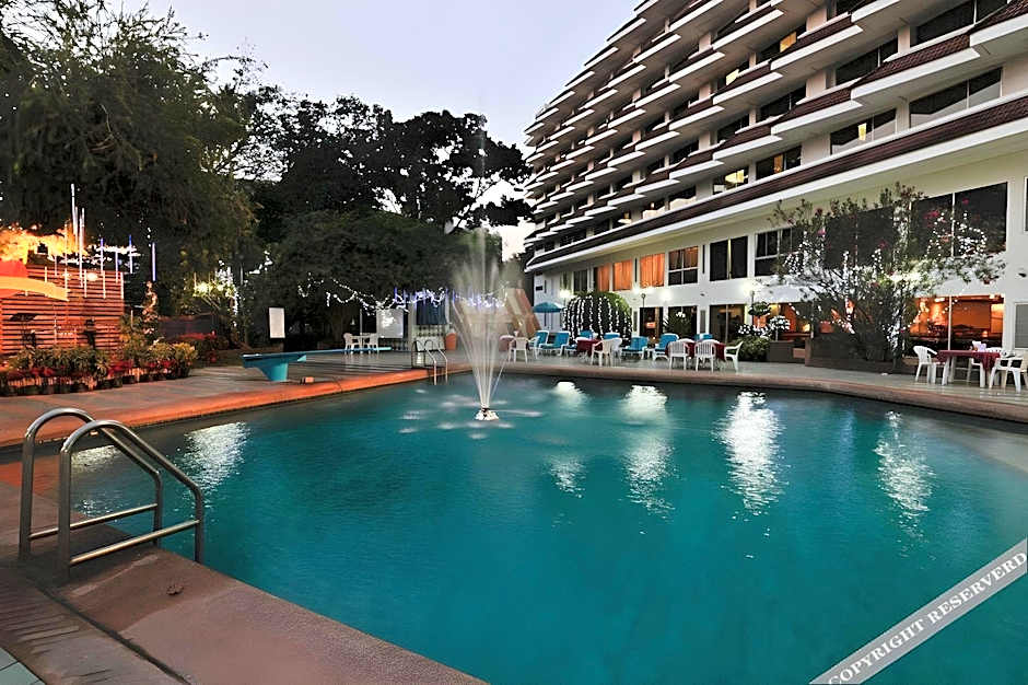 Charoen Hotel