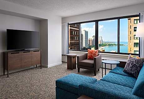 One Bedroom Suite - King - Lake View