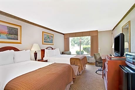 1 Queen Bed Mobility Accessible Room Smoking