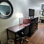 Econo Lodge Biltmore