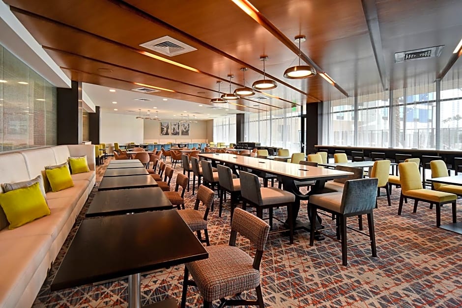 Hampton Inn & Suites Las Vegas Convention Center - No Resort Fee