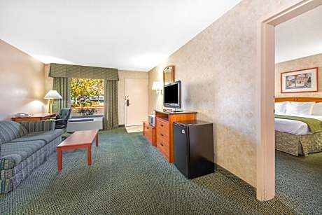One-Bedroom Suite with Two Double Beds - Non-Smoking