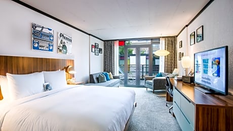 Deluxe King Room with Balcony