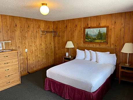 Deluxe Queen Suite