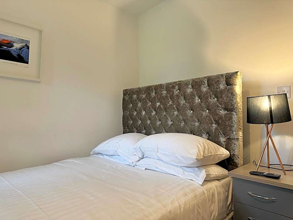 The Courtyard, 4 - Bed, Sleeps 6, Pets Welcome