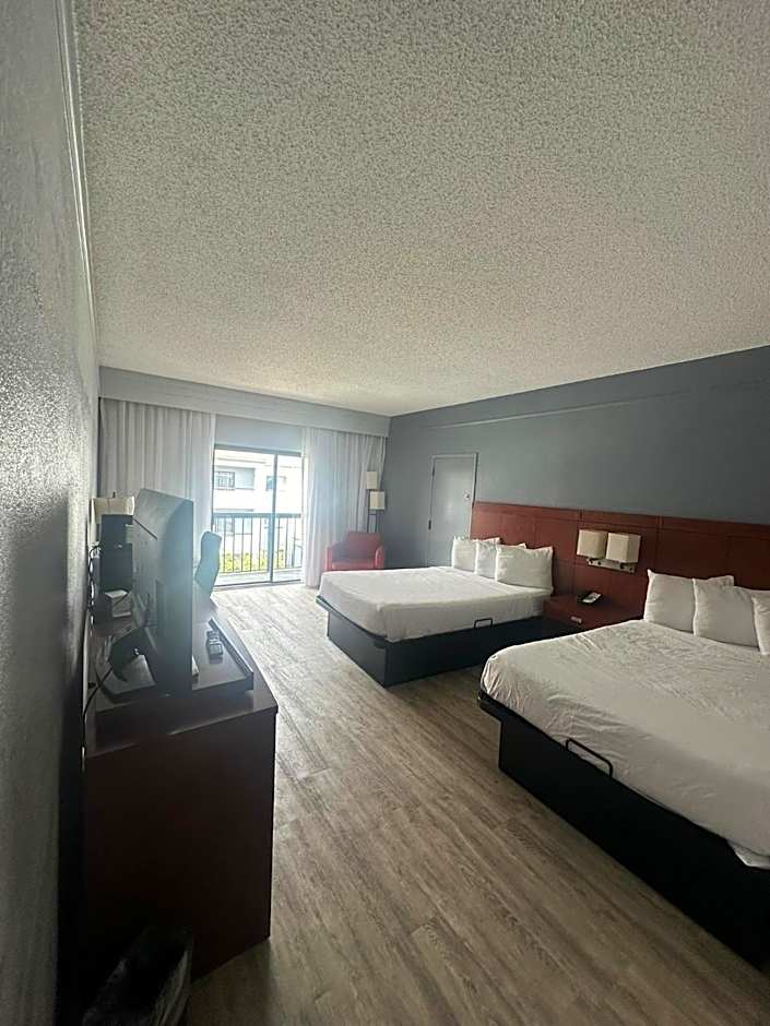 Super 8 by Wyndham Dallas Love Field Airport