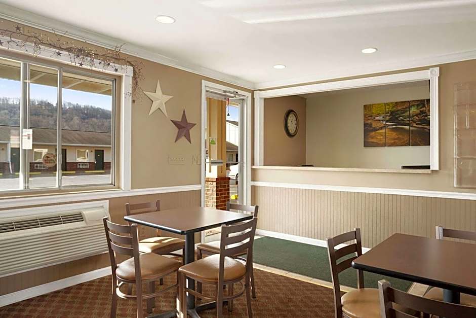 Super 8 by Wyndham Mifflinville Near Bloomsburg