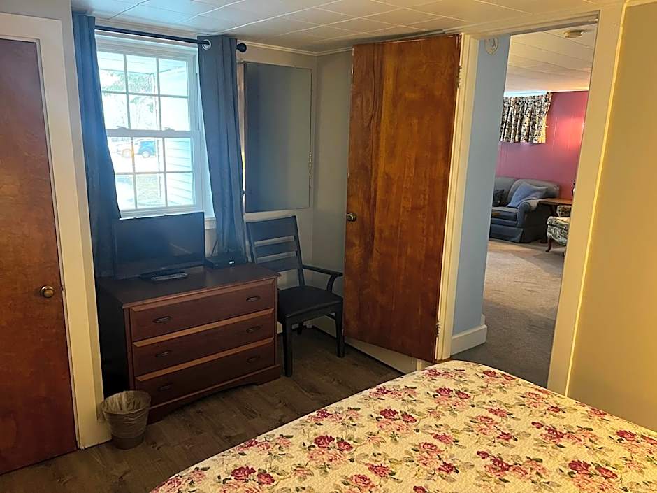 Claddagh Motel & Suites