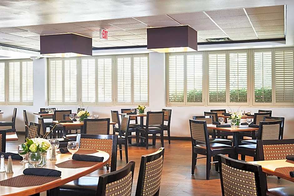 DoubleTree By Hilton Hotel Dallas Market Center