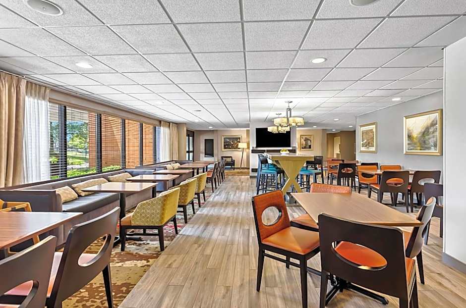 Hampton Inn By Hilton Chicago/Naperville