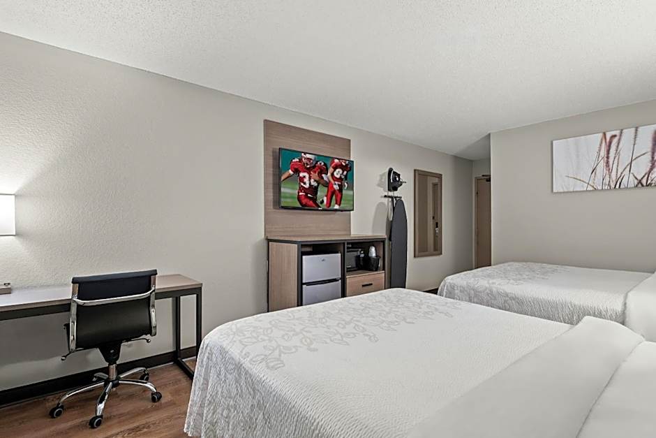 Red Roof Plus Belleville