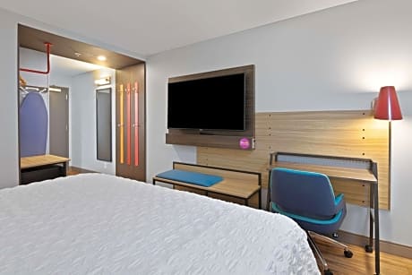 1 King Bed
