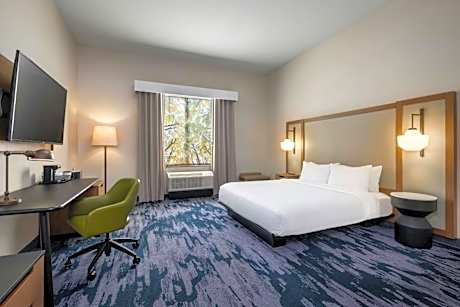 King Room with Roll-in Shower - Mobility and Hearing Accessible