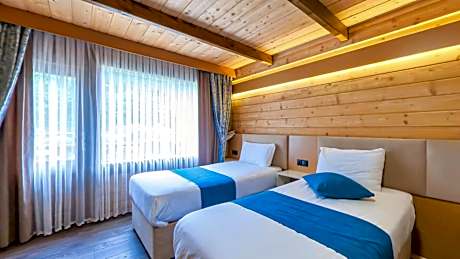 Deluxe Suite with River View