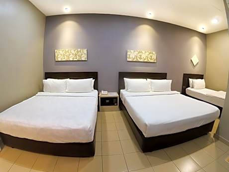 Deluxe Queen Room with No Window