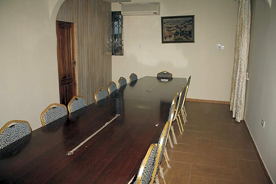 Dokua Royal Hotel