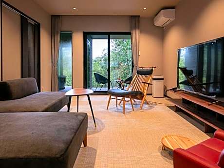 Quadruple Room with Private Bathroom