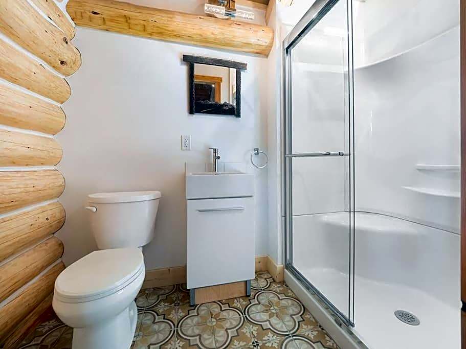 Golden Cabin - Hot Tub - Games Barn - Theatre