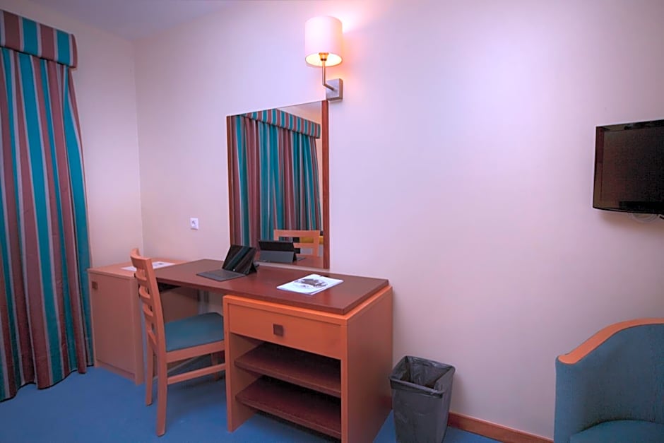 Hotel Feira Pedra Bela