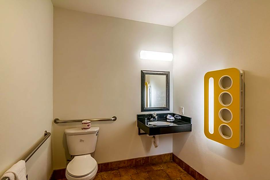 Motel 6 Bell Gardens