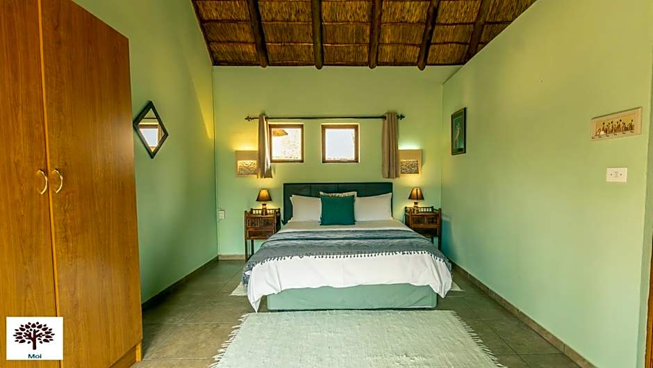 Zebula Golf and Wildlife Estate - Walk of the Eland Pax 12 - Moi Signature Luxury villa