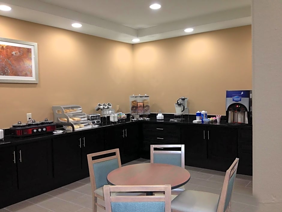Quality Inn & Suites Victoria East