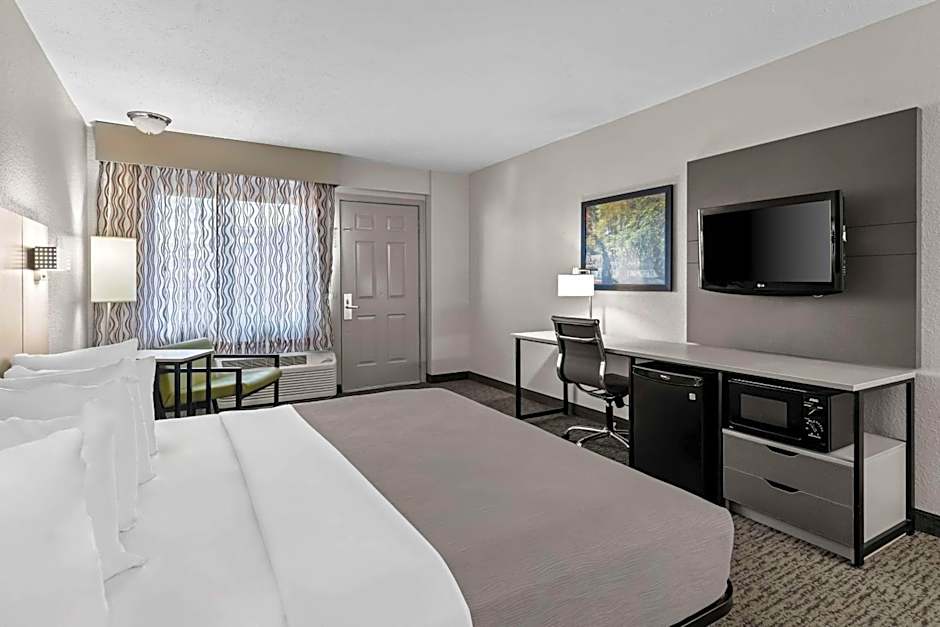 Quality Inn & Suites At Dollywood Lane