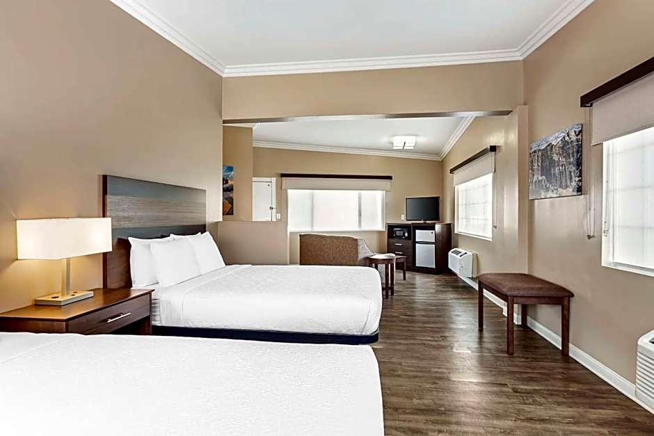 Best Western China Lake Inn