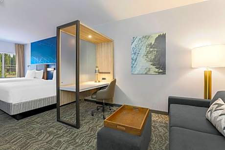 Queen Suite with Two Queen Beds and Trundle Sofa - Hearing Accessible