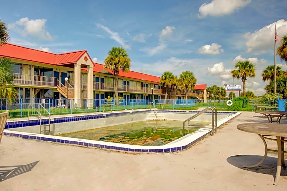 OYO Hotel Dundee By Crystal Lake