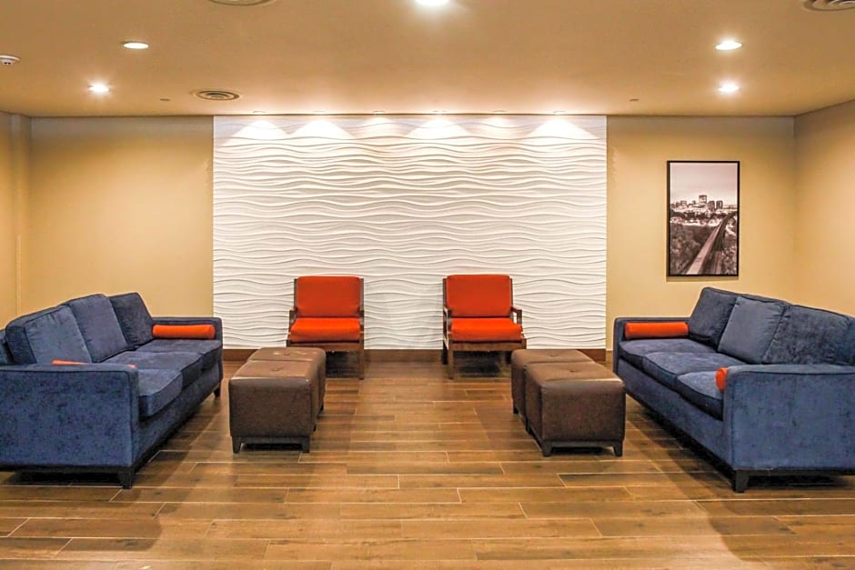 Comfort Suites at Virginia Center Commons