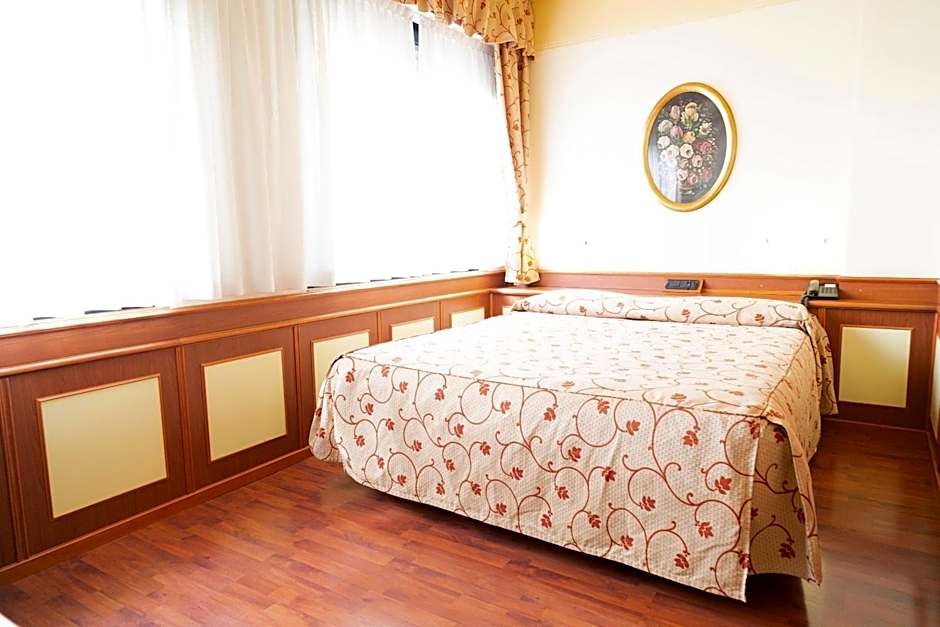 Melas Hotel