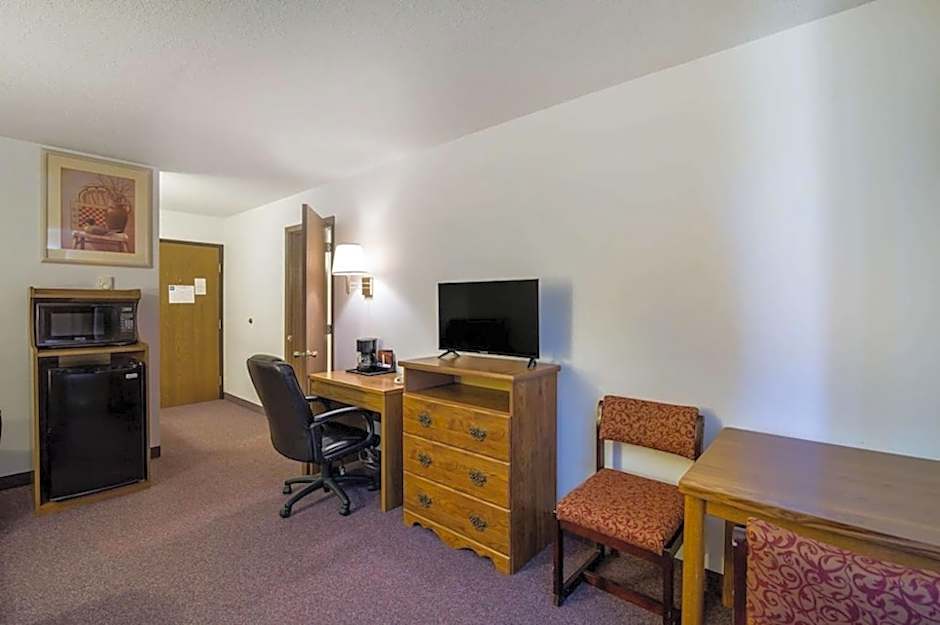 Rodeway Inn Gateway to Medora T-Roosevelt & Makoshika State Park