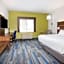 Holiday Inn Express Kansas City - at the Legends By IHG