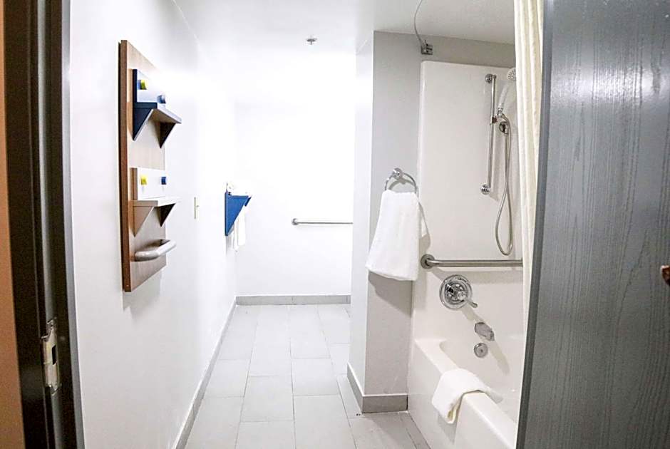Microtel Inn & Suites By Wyndham Charlotte/Northlake