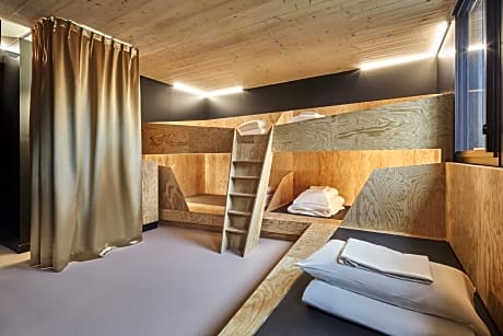Room Capacity 5