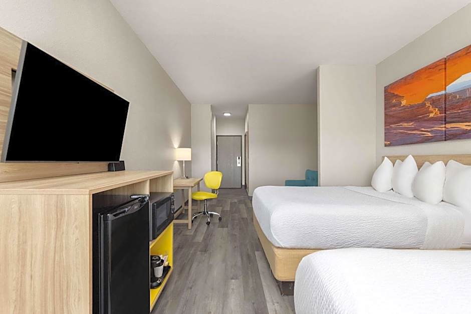 Days Inn & Suites by Wyndham Tucson/Marana