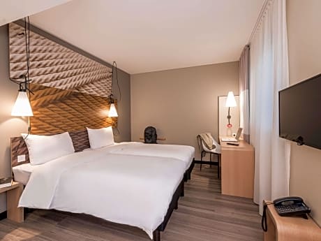 Room with 2 single beds equipped with the new bedding