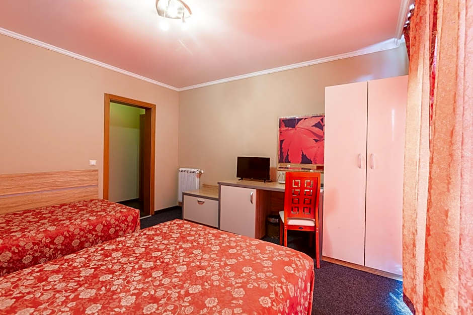 Семеен Хотел Опера