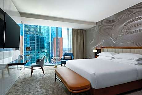 1 King or 2 Queens, Guest room, King or Queen