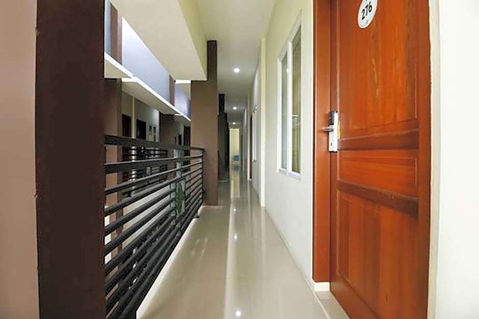 RedDoorz Plus Syariah at Polamas Andalas