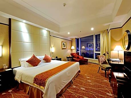 Business Suite, 1 King Bed, Non-Smoking