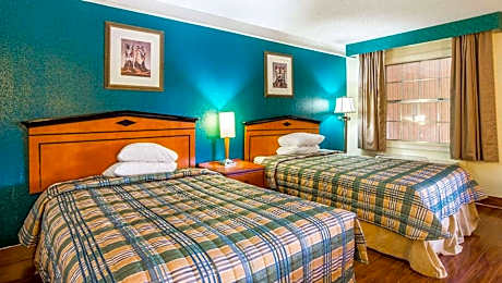 Deluxe Double Room (1 adult + 2 children)