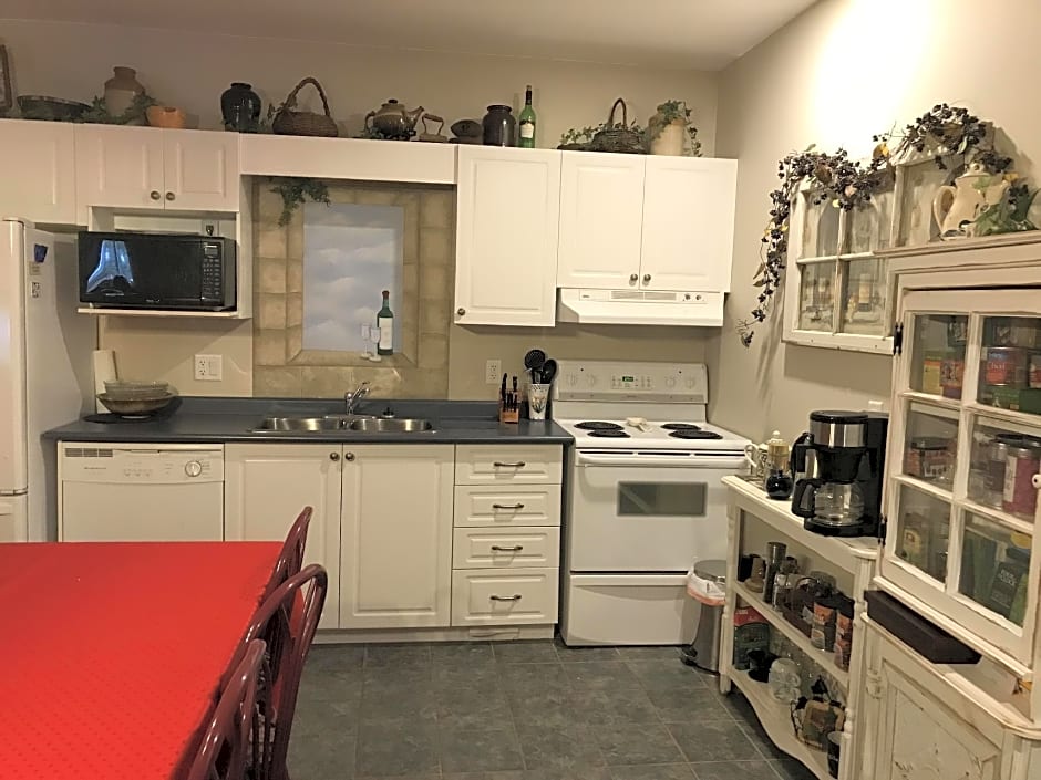 Golden Pathways Retreat B&B